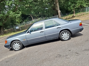 Used Mercedes-Benz E Class 1992 for sale - 76506245: Photo