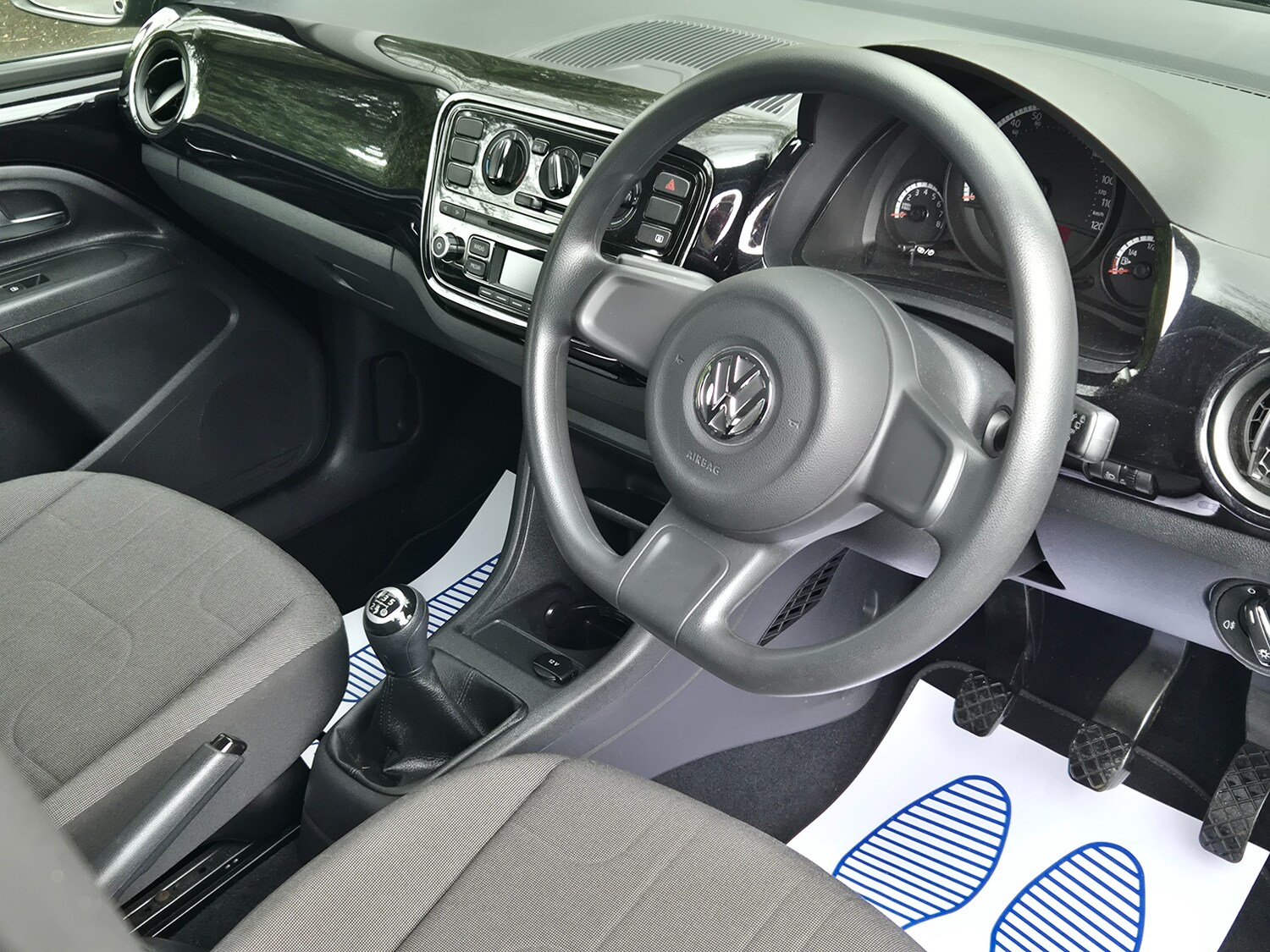 Used Volkswagen up! 2014 for sale - 77679772: Photo 8