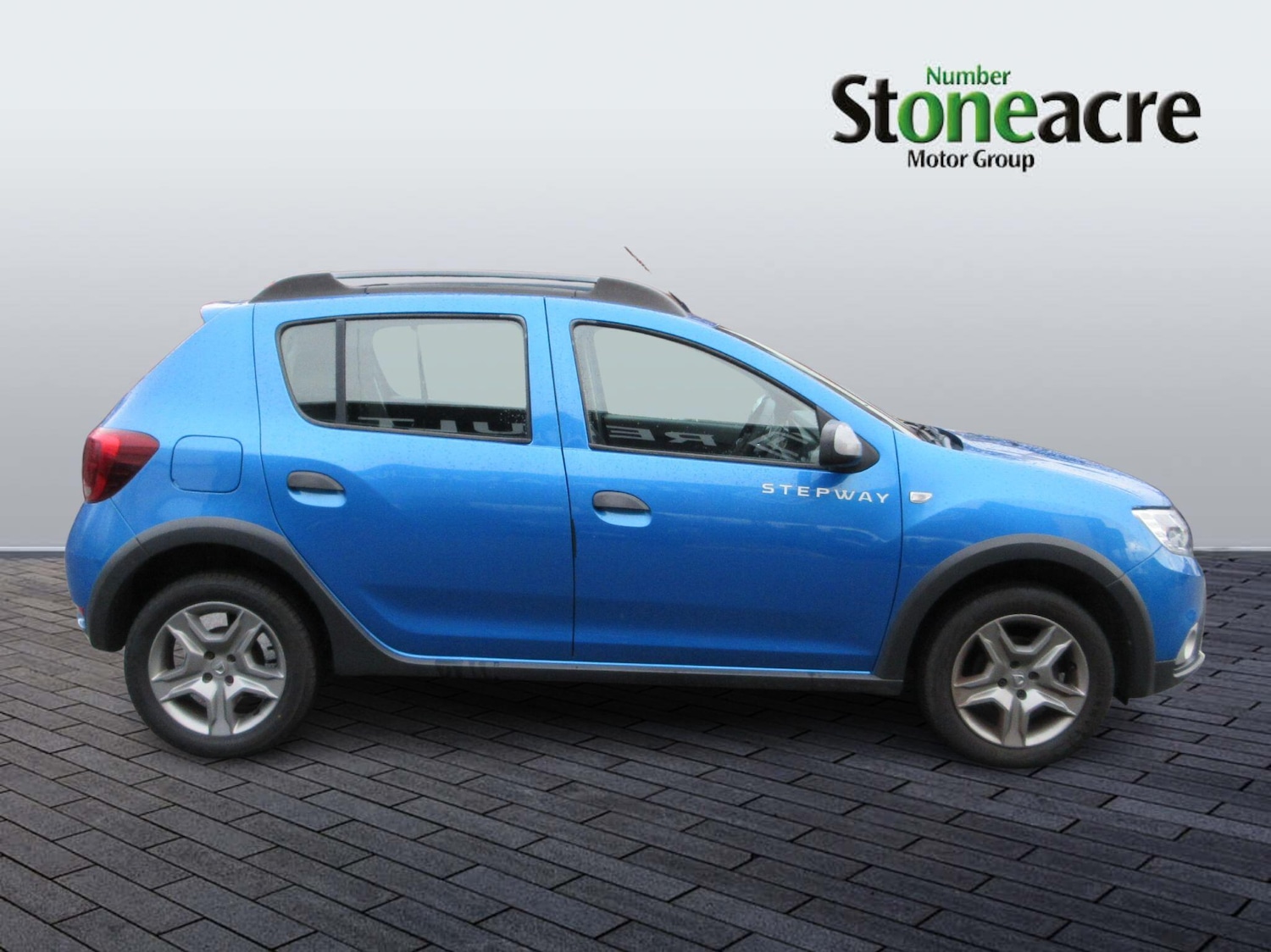 Used Dacia Sandero Stepway 2017 for sale - 77455415: Photo 2