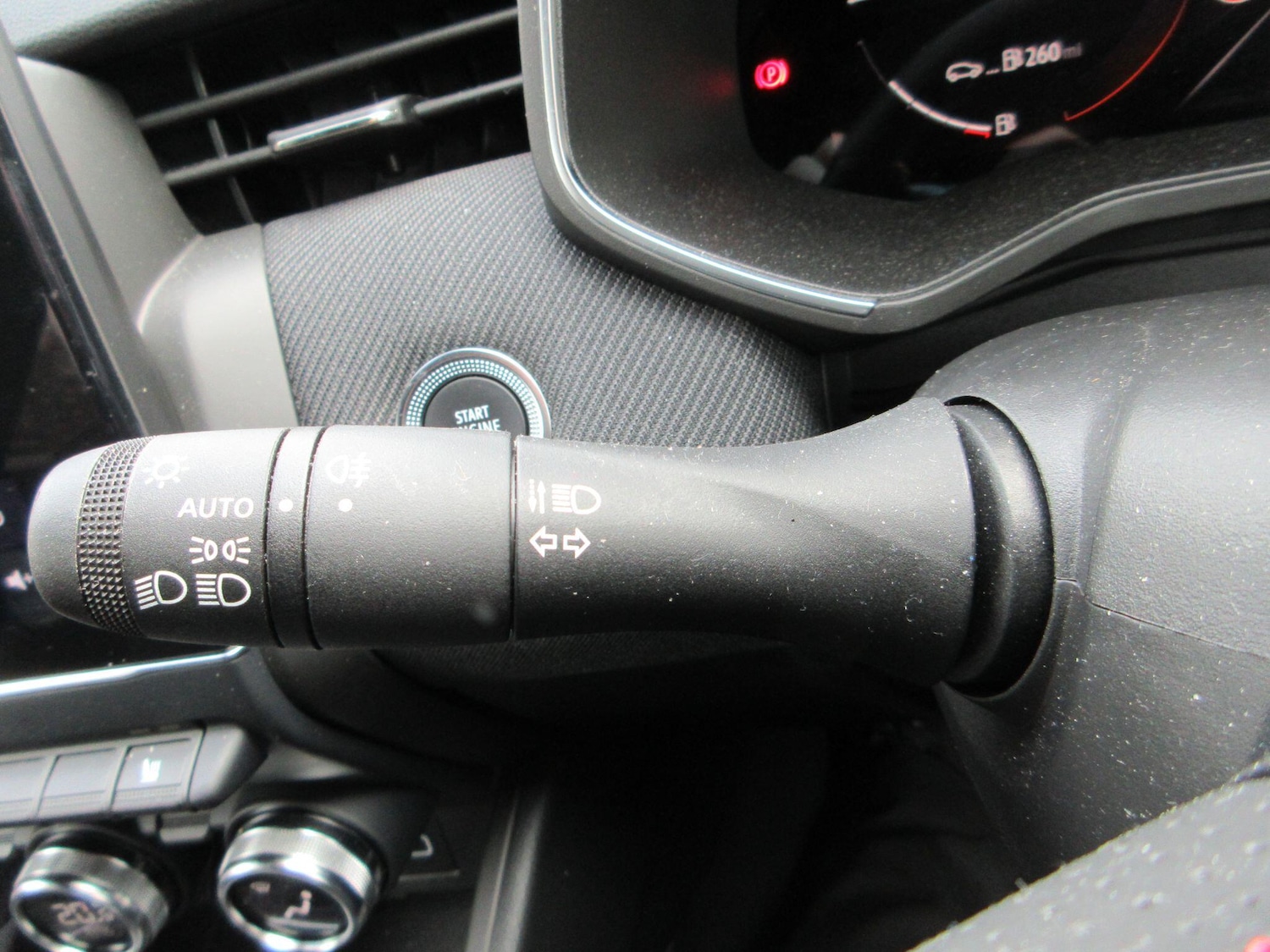 Used Renault Clio for sale - 78204320: Photo 34