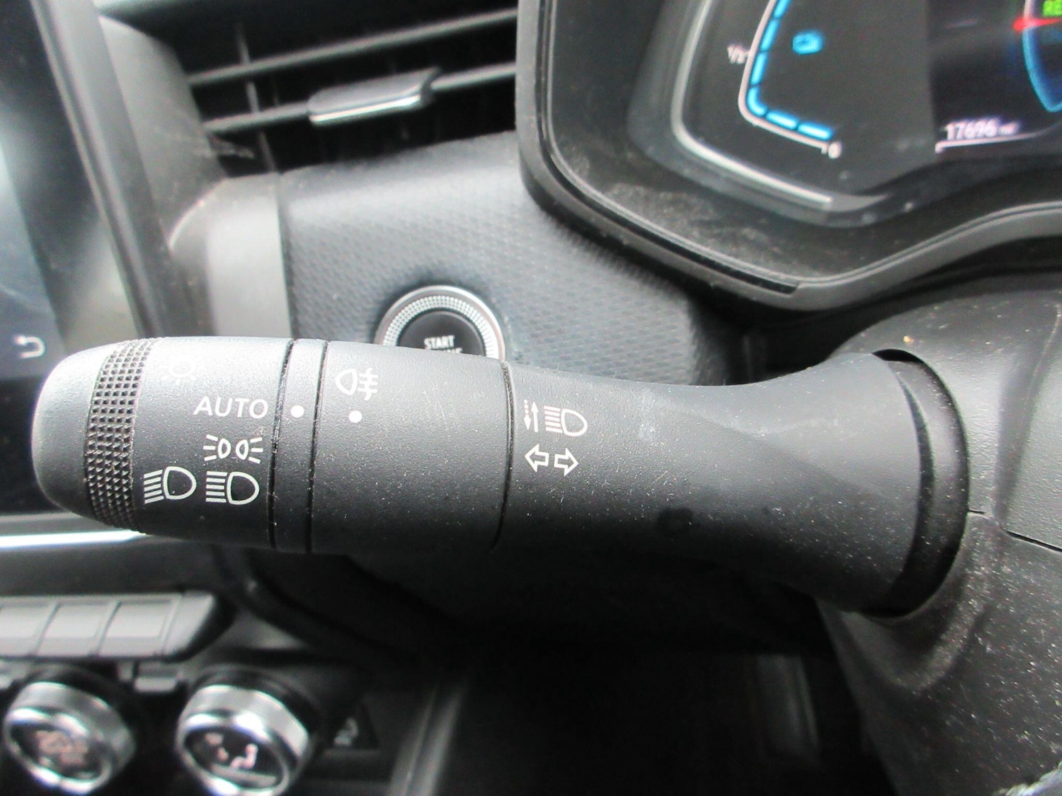 Used Renault Clio for sale - 77683454: Photo 35