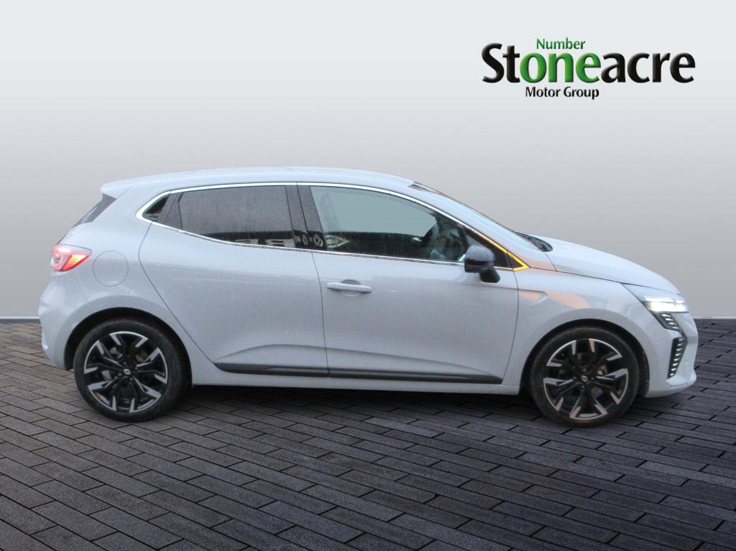 Used Renault Clio 2025 for sale - 76926022: Photo 2