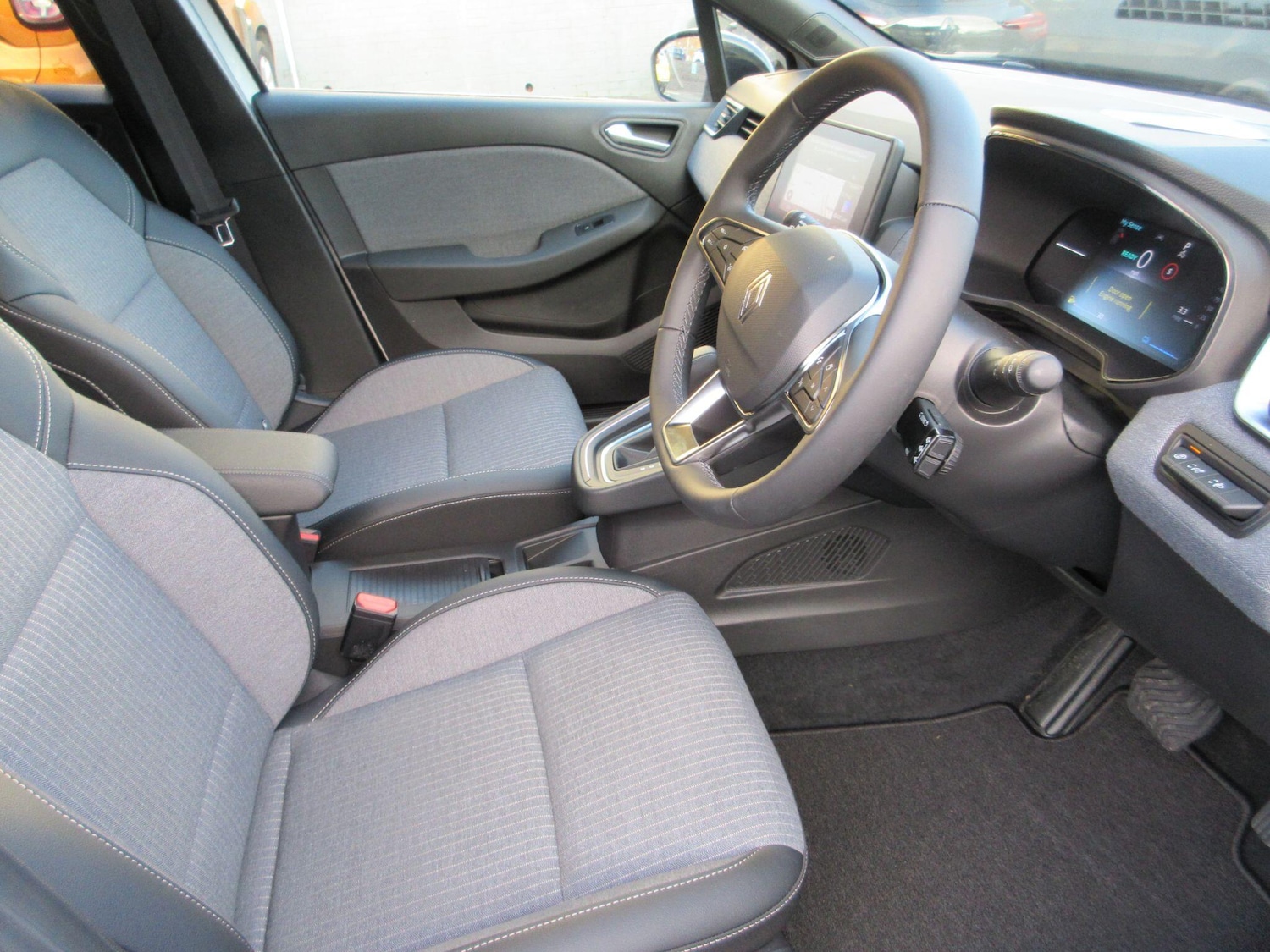 Used Renault Clio 2025 for sale - 77411868: Photo 11