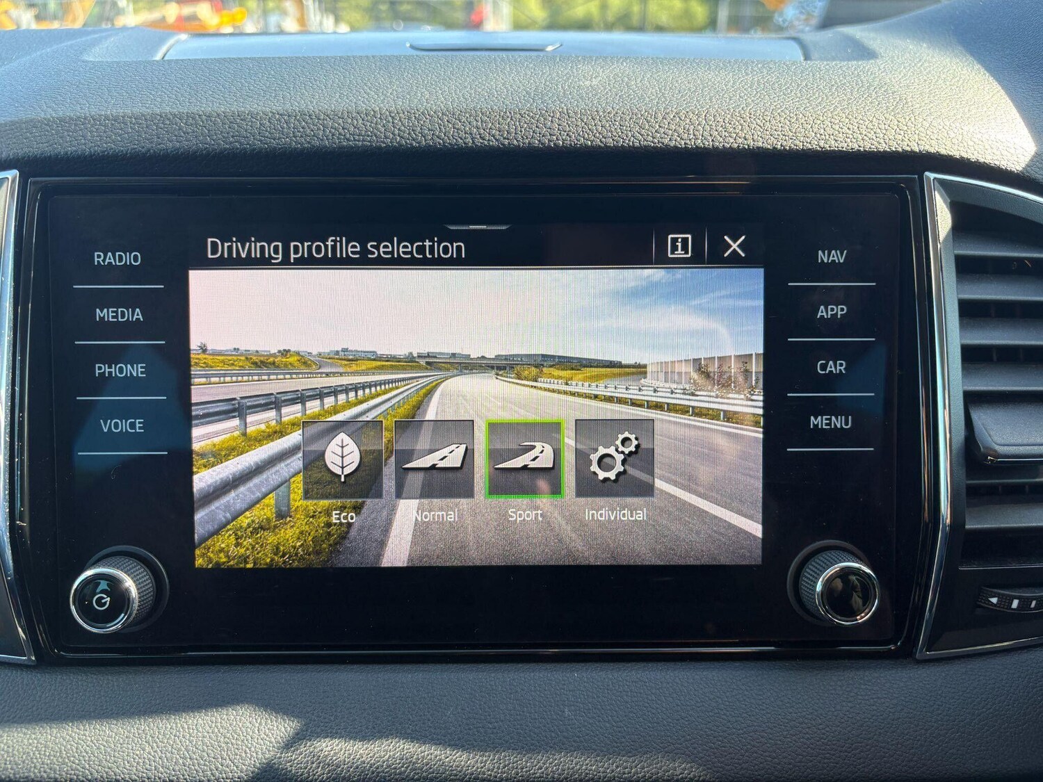 Used Skoda Karoq 2022 for sale - 76832407: Photo 33