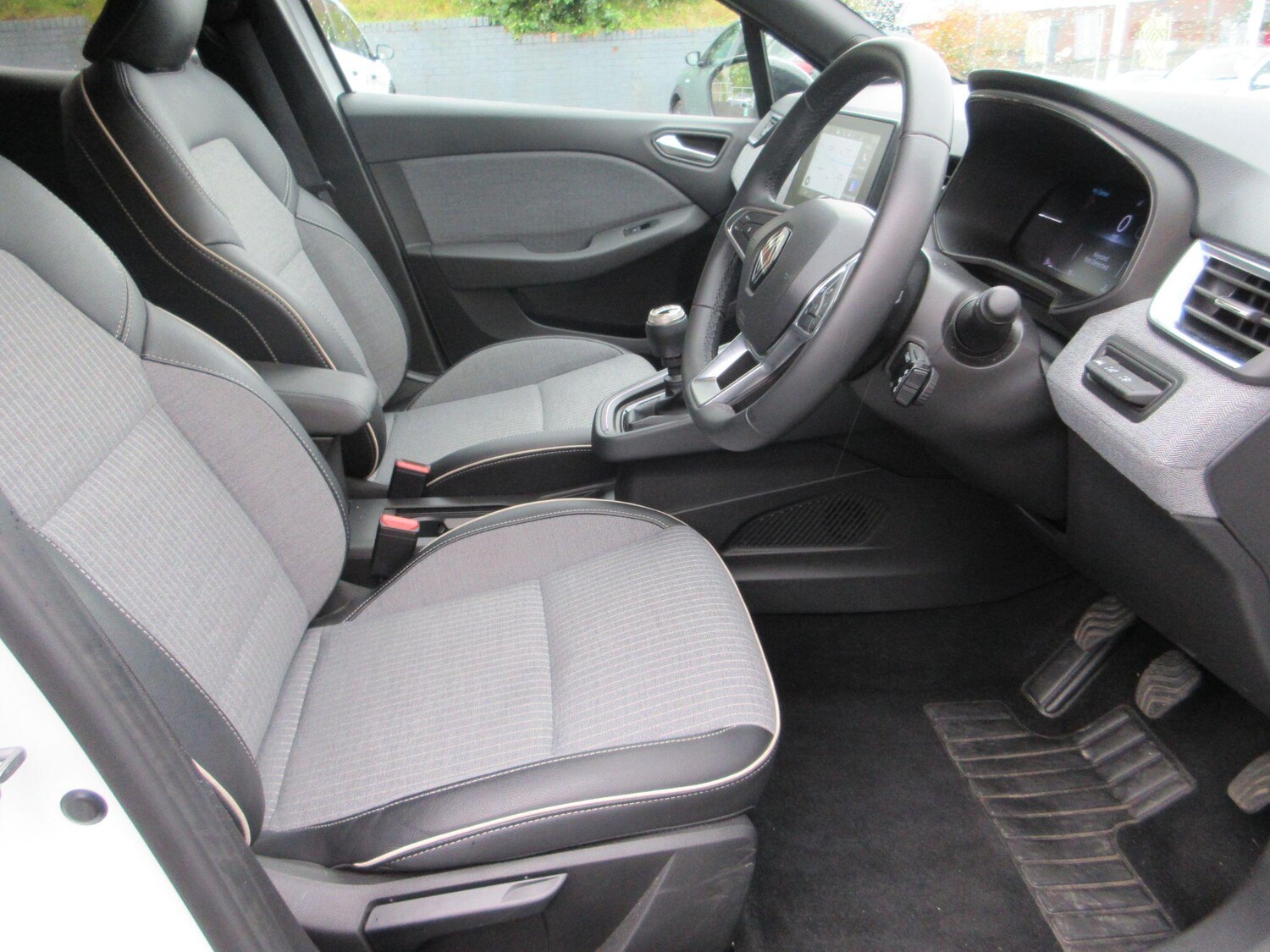 Used Renault Clio 2024 for sale - 76259455: Photo 11