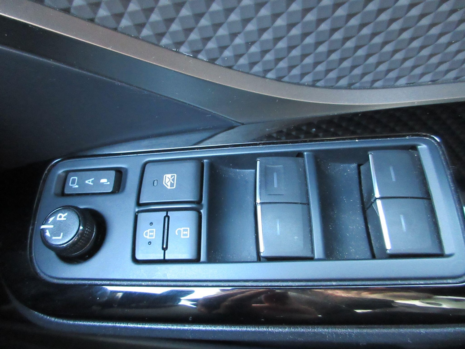 Used Toyota C-HR 2020 for sale - 76378074: Photo 45