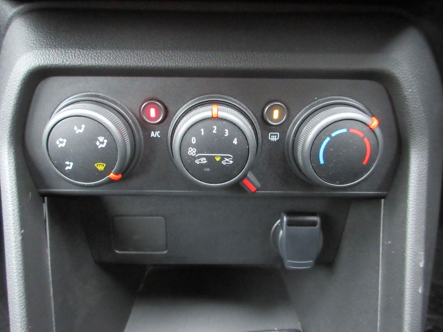 Used Dacia Sandero 2023 for sale - 76360541: Photo 38