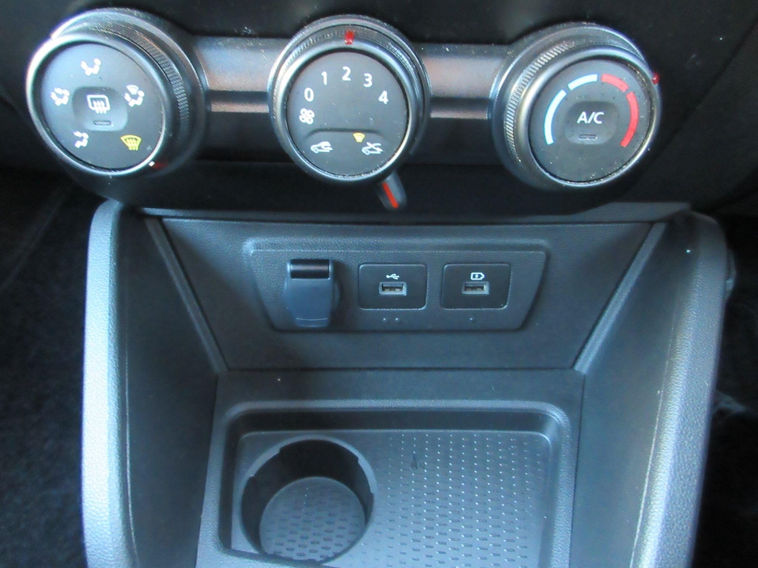 Used Dacia Duster 2023 for sale - 76886878: Photo 32