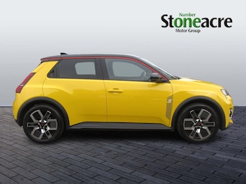 Used Renault 5 E-Tech electric 2025 for sale - 76175595: Photo