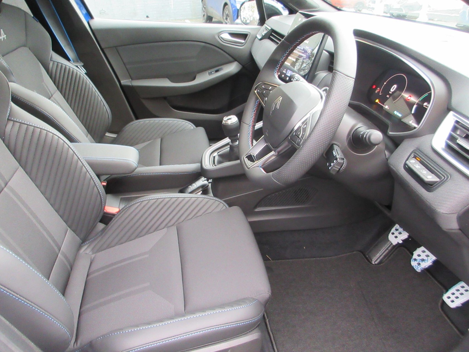 Used Renault Clio 2025 for sale - 76898338: Photo 11