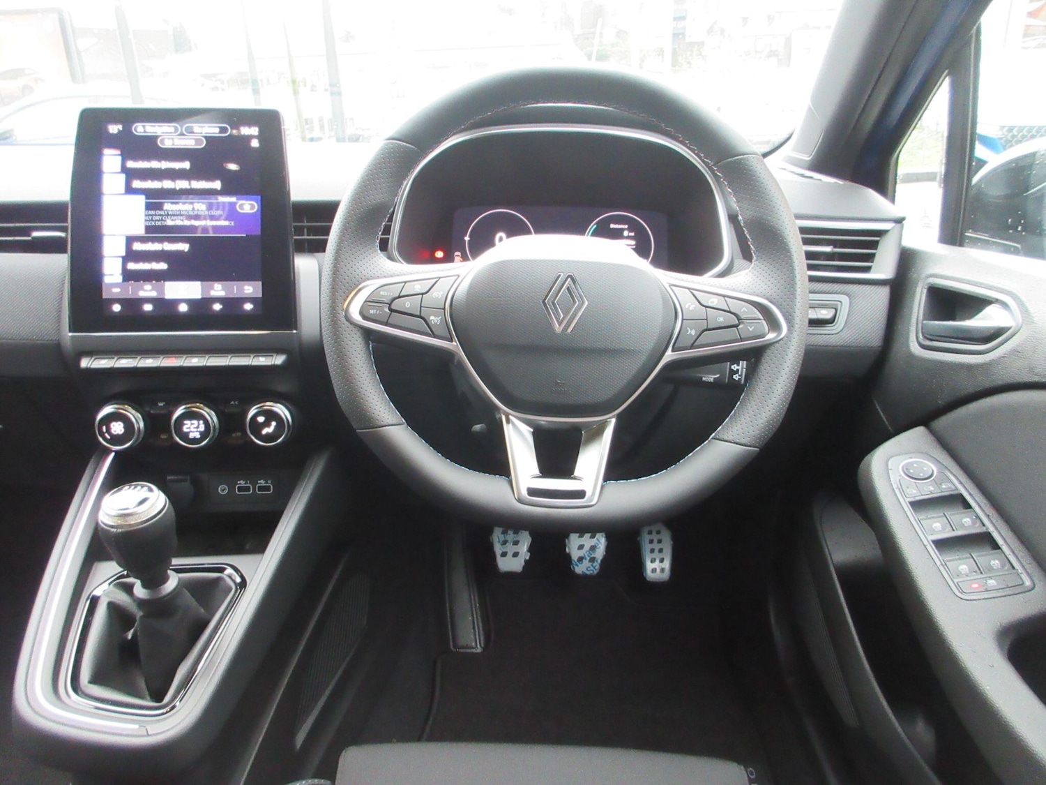 Used Renault Clio 2025 for sale - 76898338: Photo 12