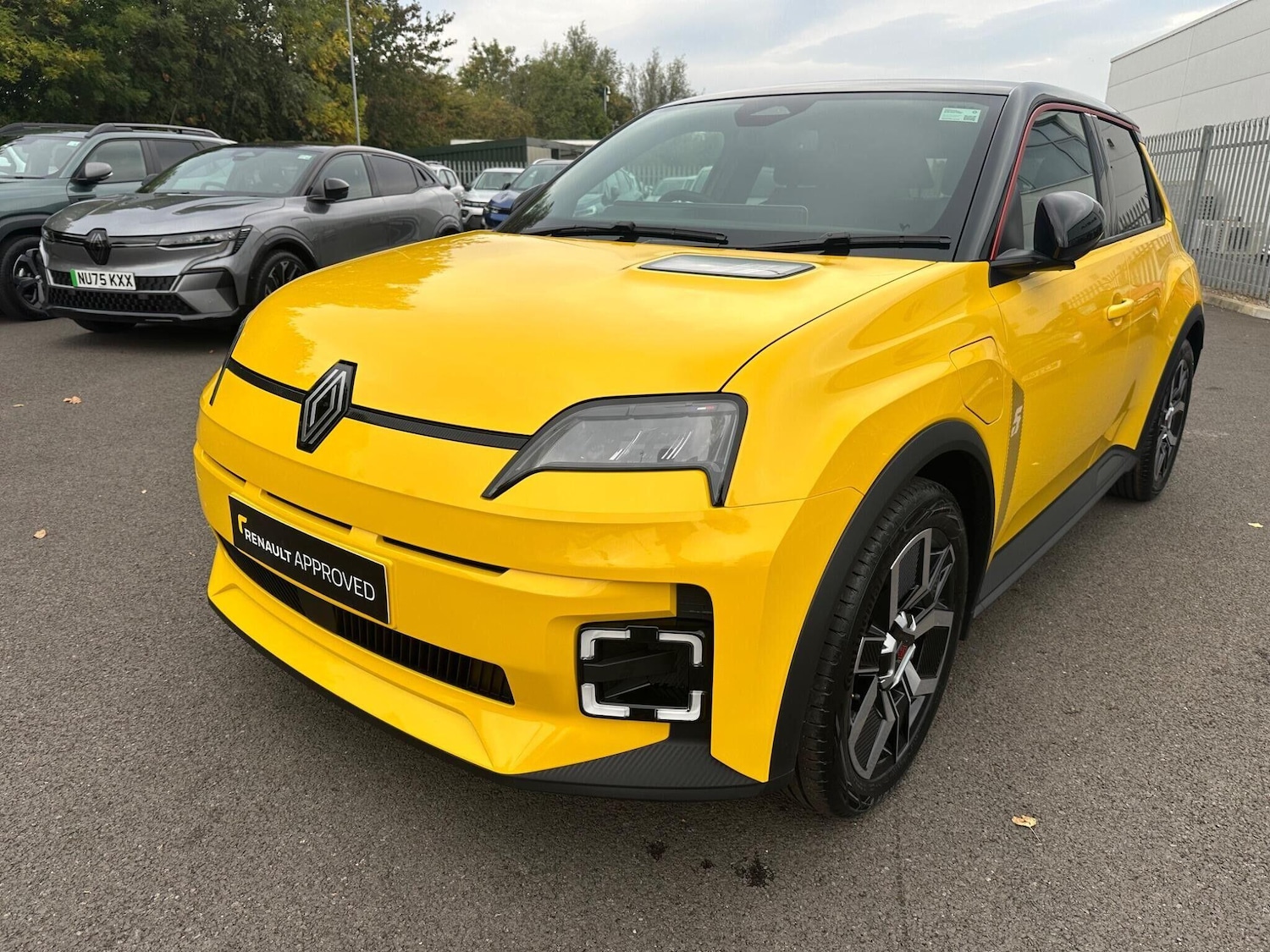 Used Renault 5 E-Tech electric for sale - 76608095: Photo 11