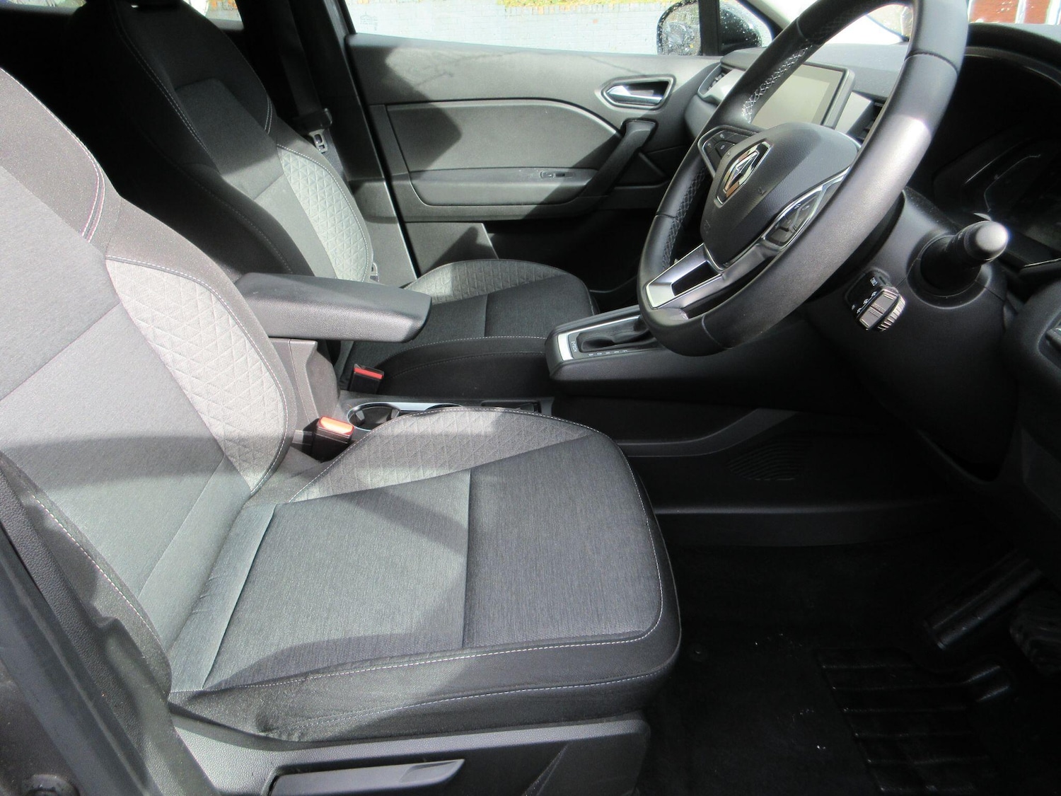 Used Renault Captur 2023 for sale - 76360627: Photo 11