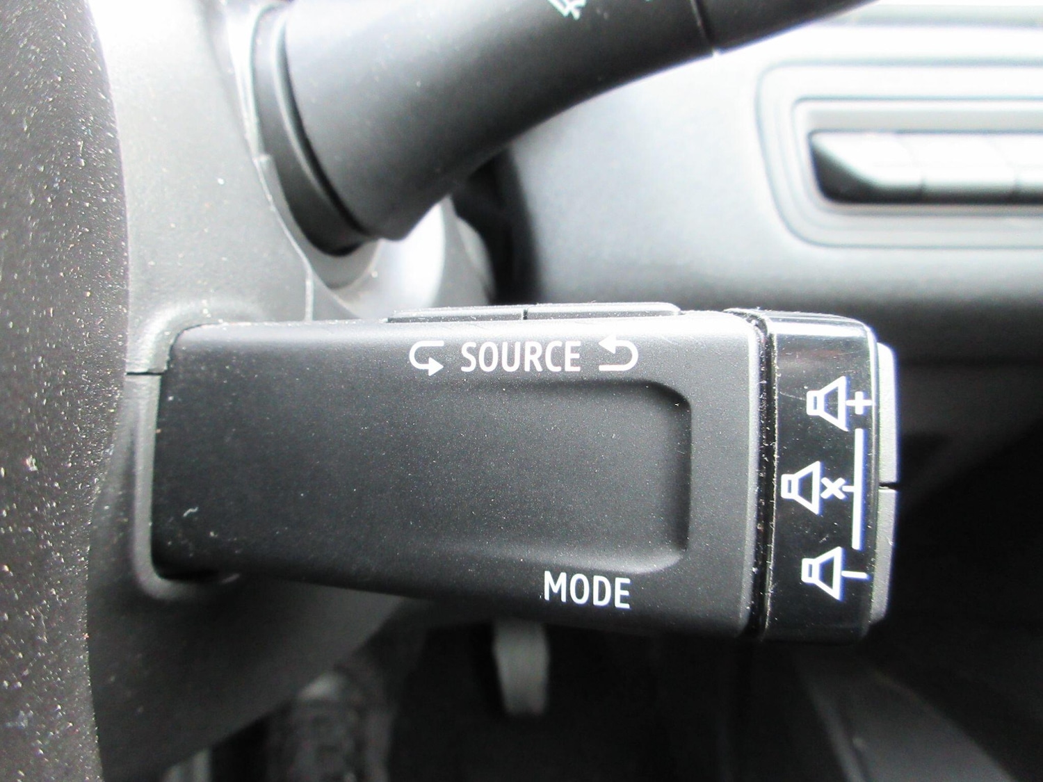 Used Renault Captur 2023 for sale - 76360627: Photo 44
