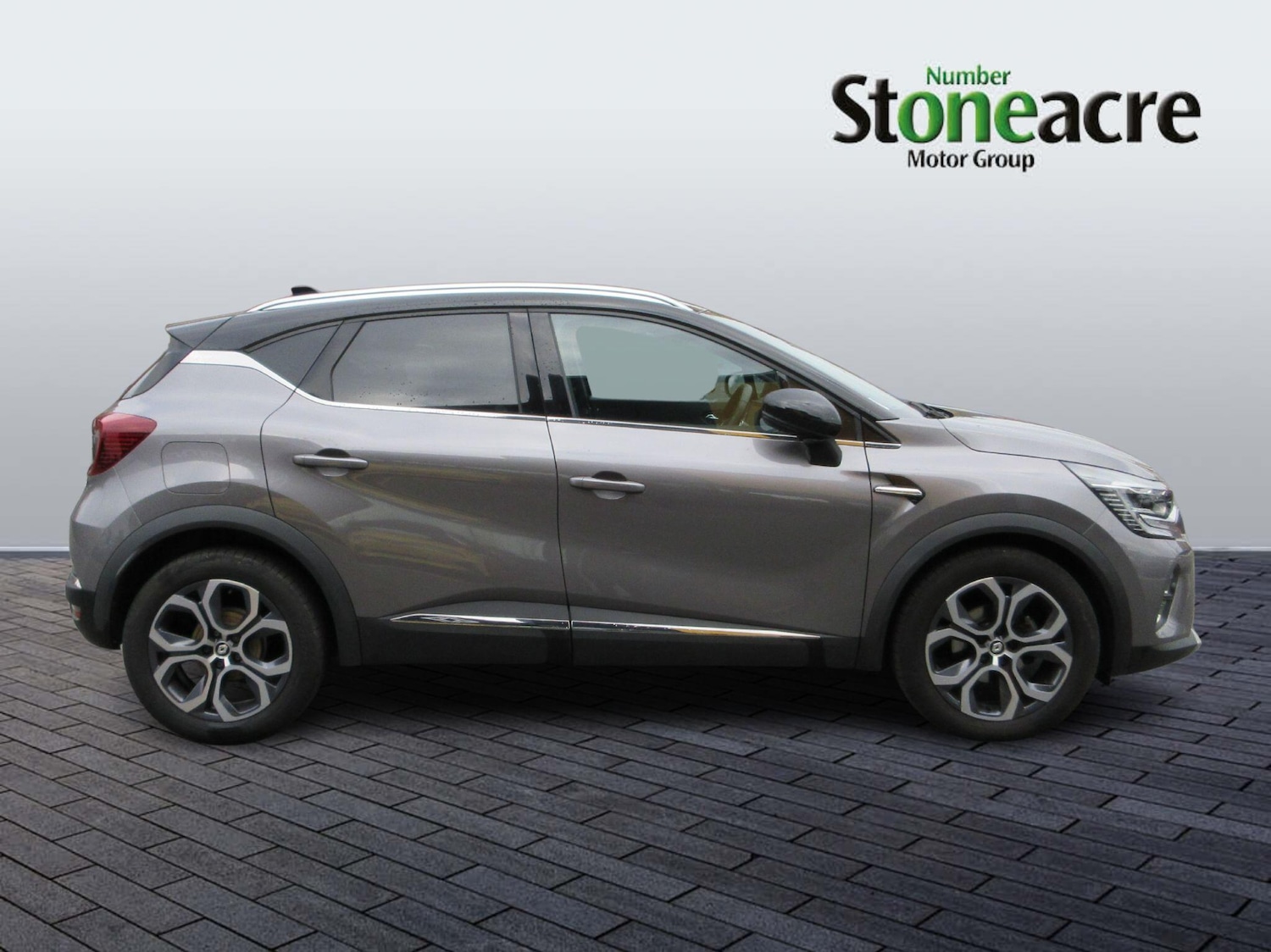 Used Renault Captur for sale - 76537939: Photo 2