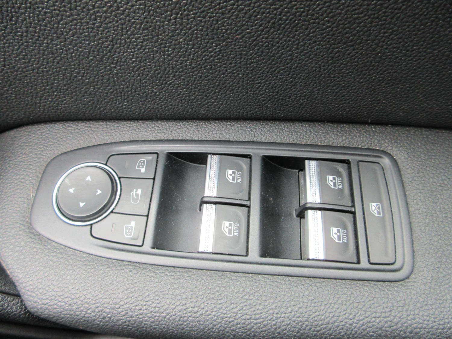 Used Renault Captur for sale - 76537939: Photo 42