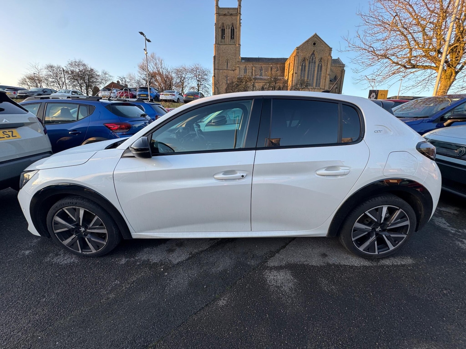 Used Peugeot 208 for sale - 77267006: Photo 2