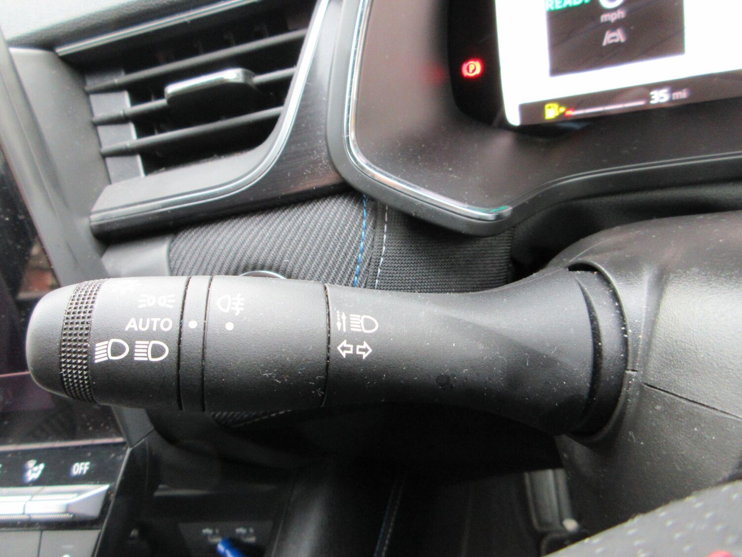 Used Renault Captur for sale - 77823643: Photo 41