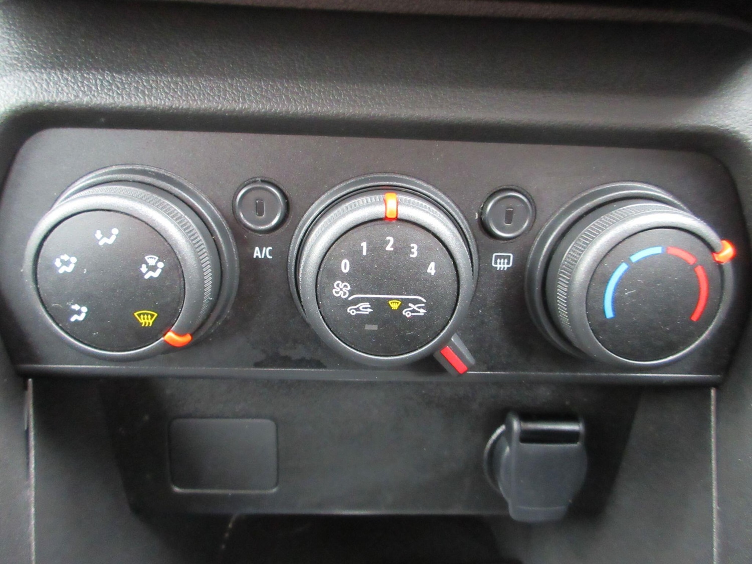 Used Dacia Sandero 2024 for sale - 77331264: Photo 31