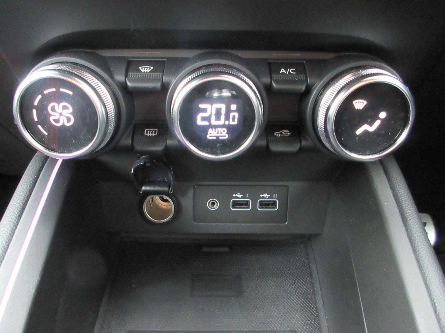 Used Renault Clio 2023 for sale - 76189739: Photo 32