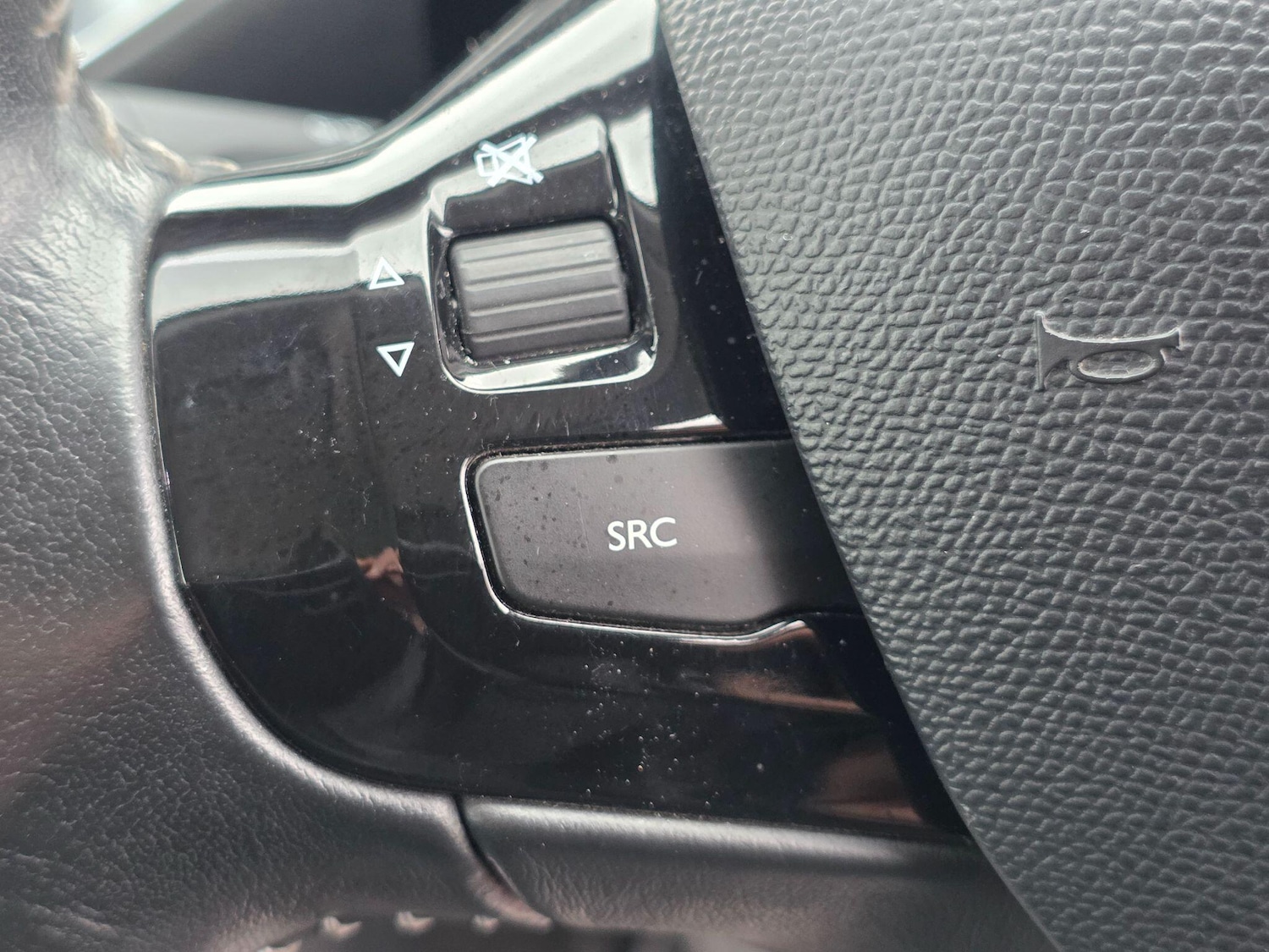 Used Peugeot 308 2014 for sale - 77855863: Photo 35