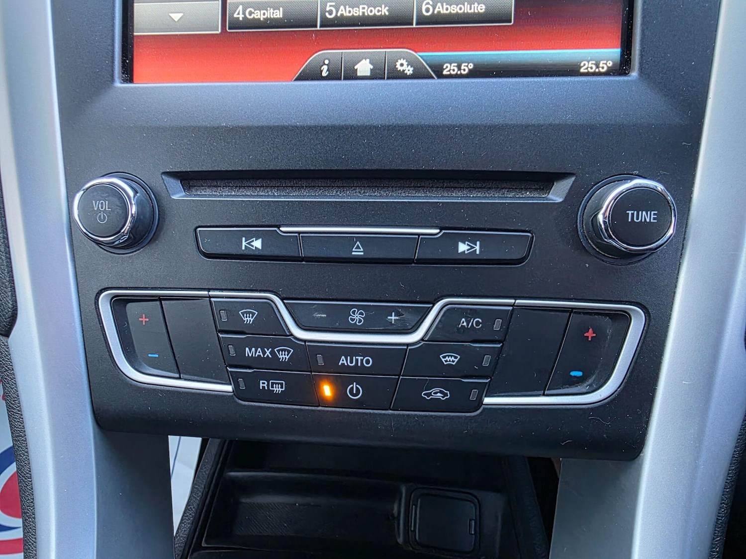 Used Ford Mondeo 2015 for sale - 76788413: Photo 28