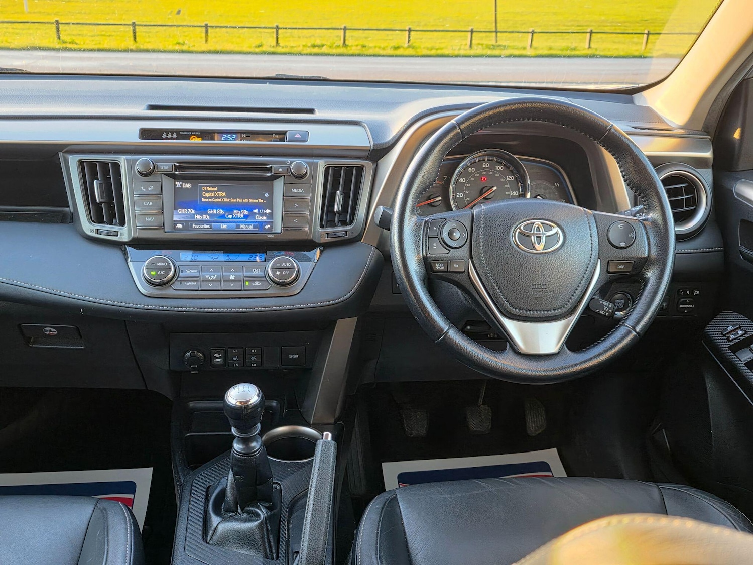 Used Toyota RAV4 2015 for sale - 76928175: Photo 18