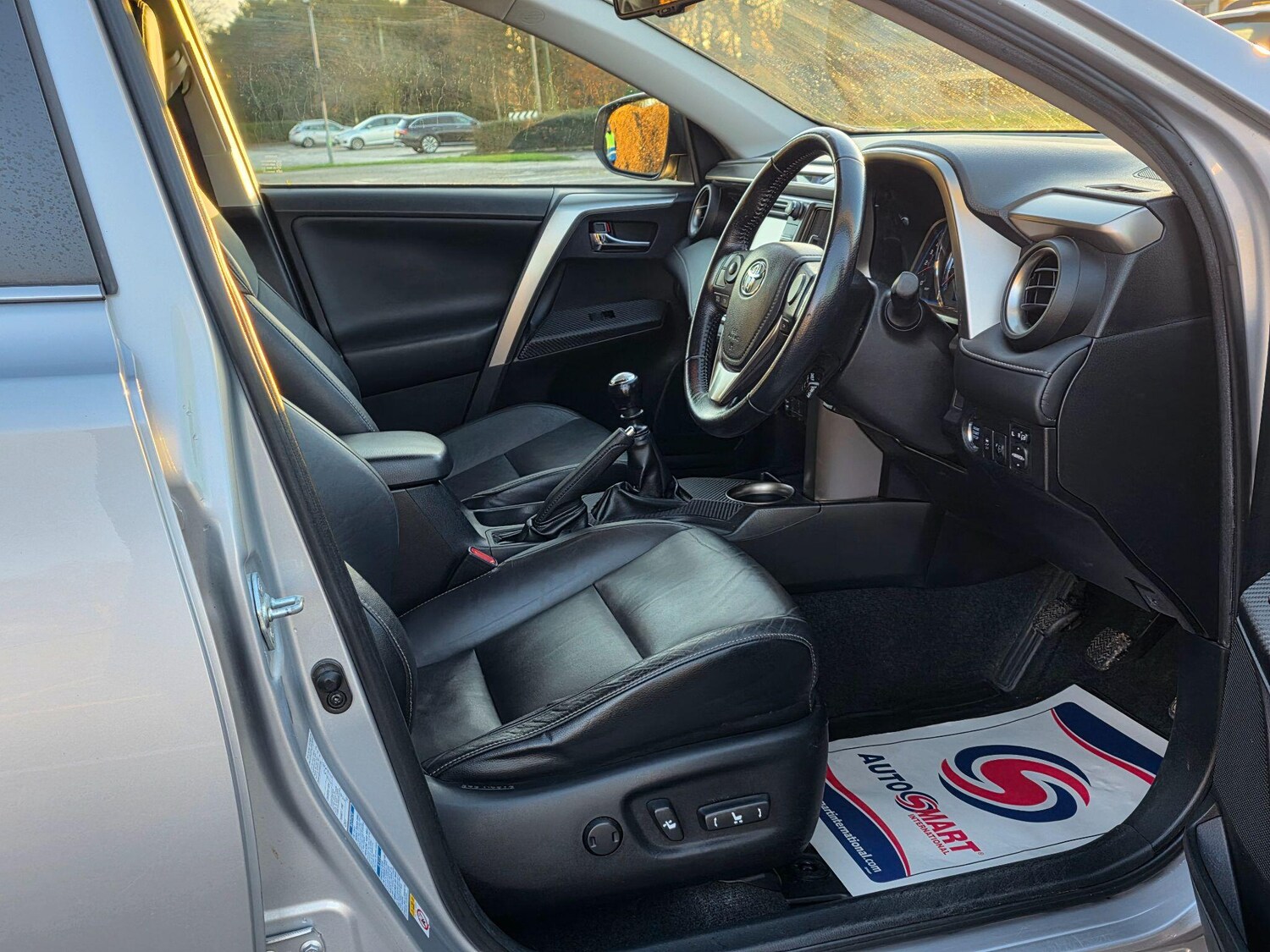 Used Toyota RAV4 2015 for sale - 76928175: Photo 22