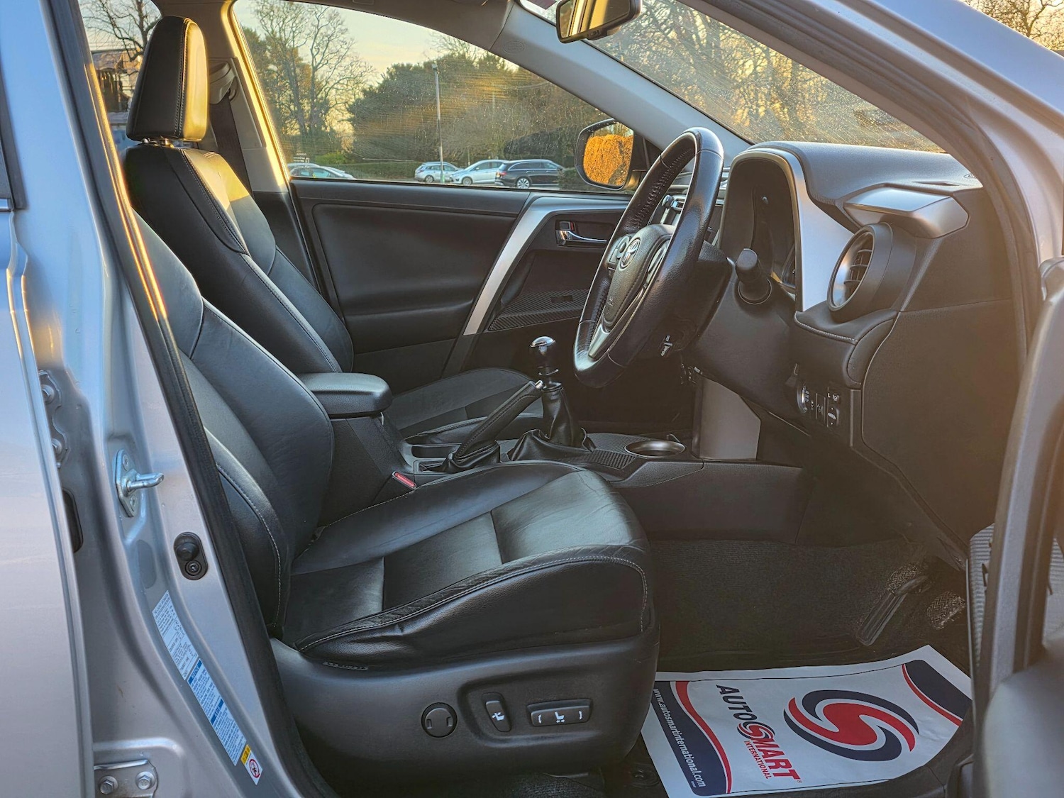 Used Toyota RAV4 2015 for sale - 76928175: Photo 23