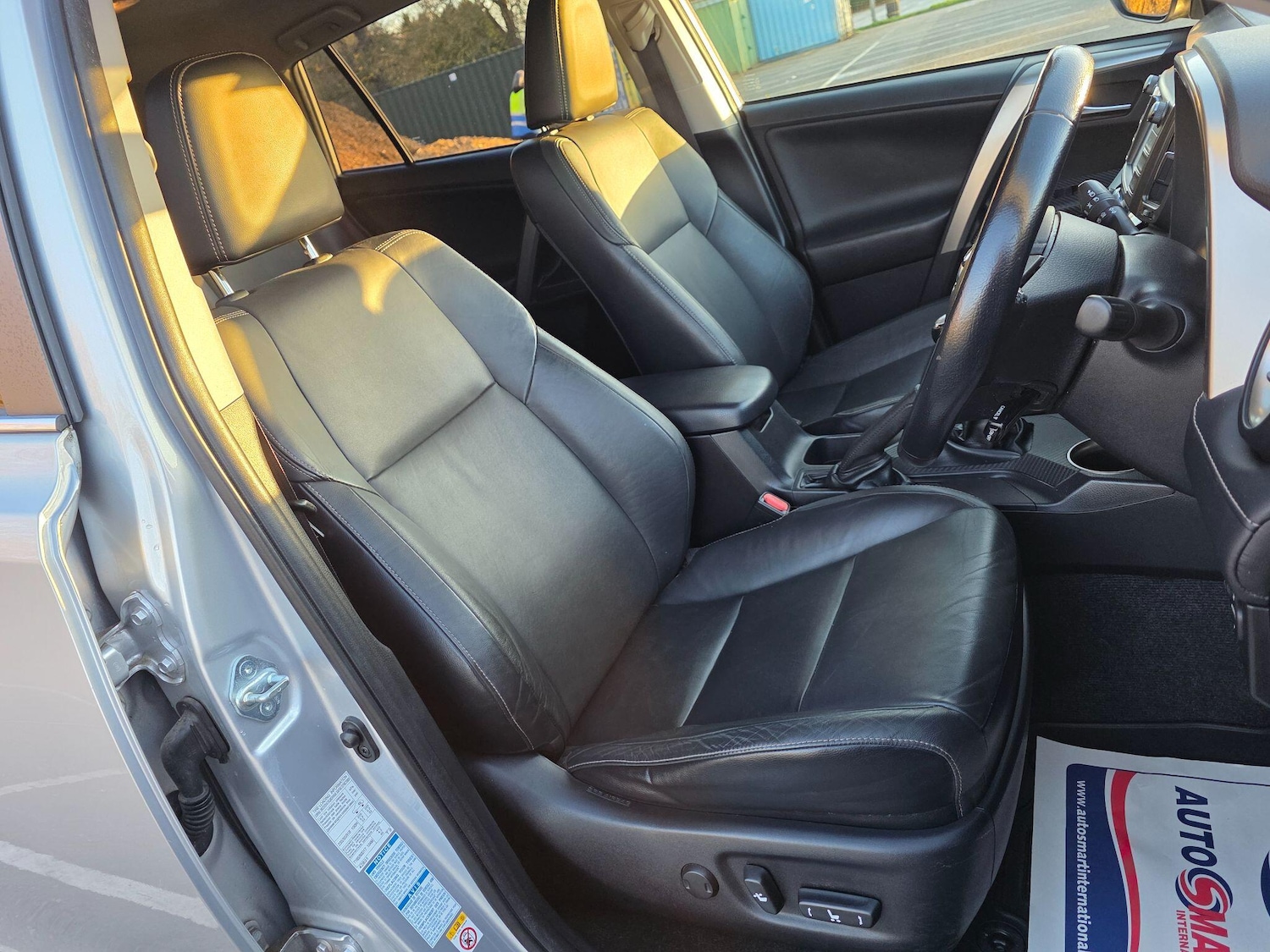 Used Toyota RAV4 2015 for sale - 76928175: Photo 24