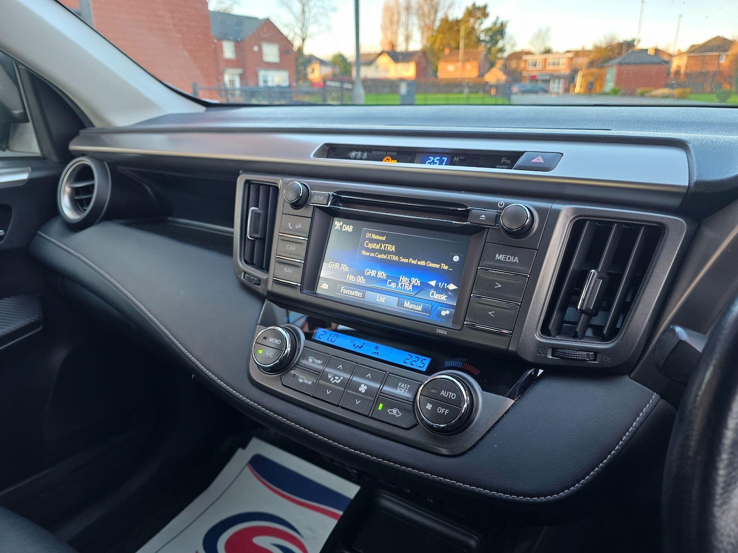 Used Toyota RAV4 2015 for sale - 76928175: Photo 30