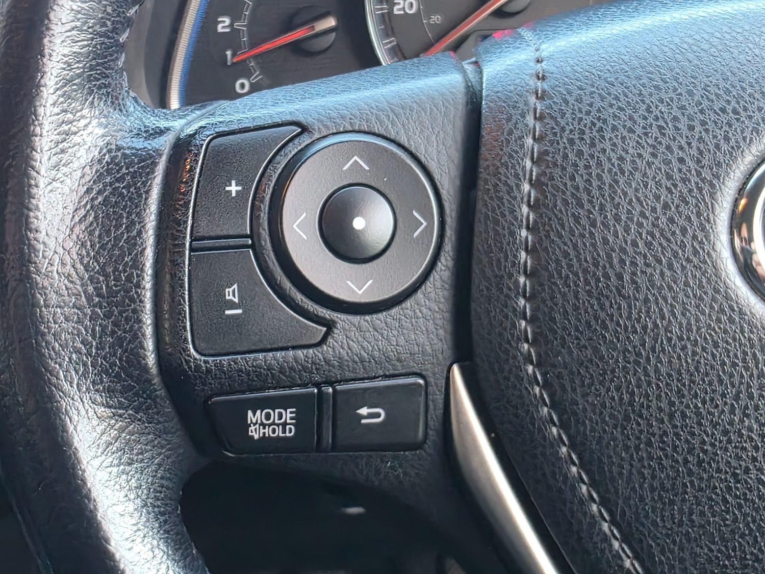 Used Toyota RAV4 2015 for sale - 76928175: Photo 32