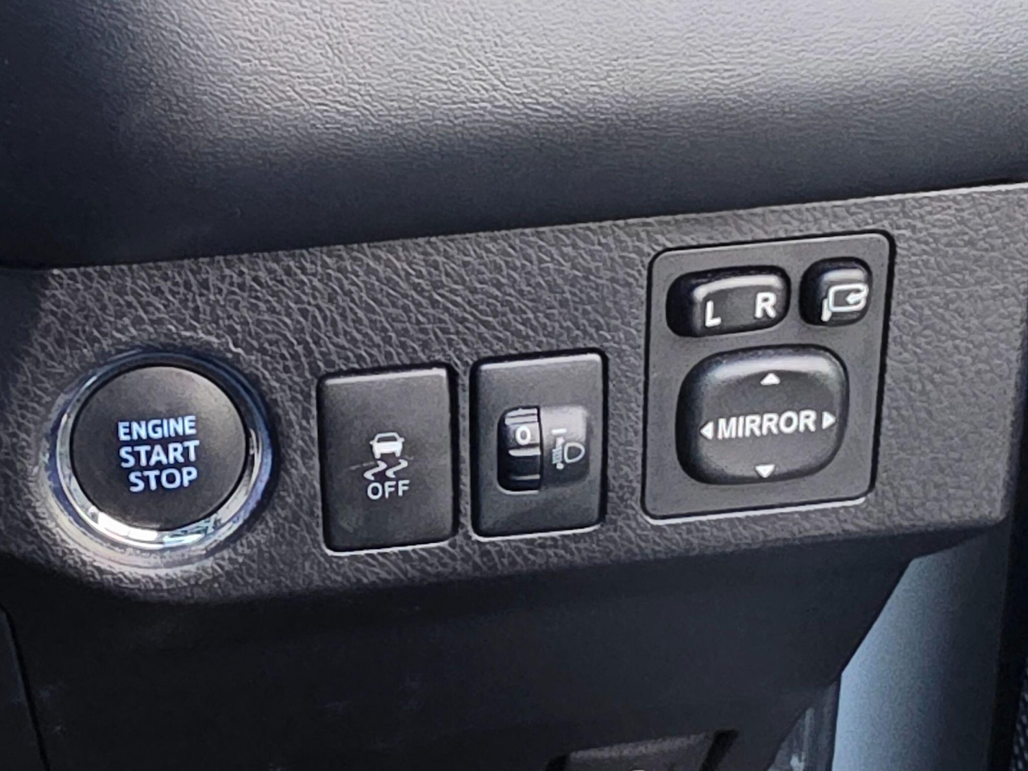 Used Toyota RAV4 2015 for sale - 76928175: Photo 35