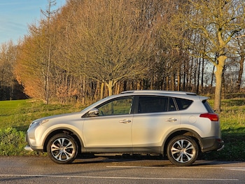 Used Toyota RAV4 2015 for sale - 76928175: Photo