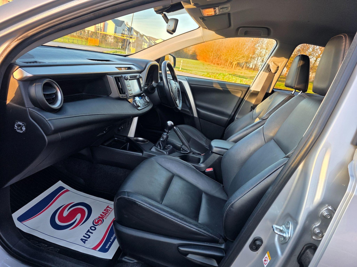 Used Toyota RAV4 2015 for sale - 76928175: Photo 9