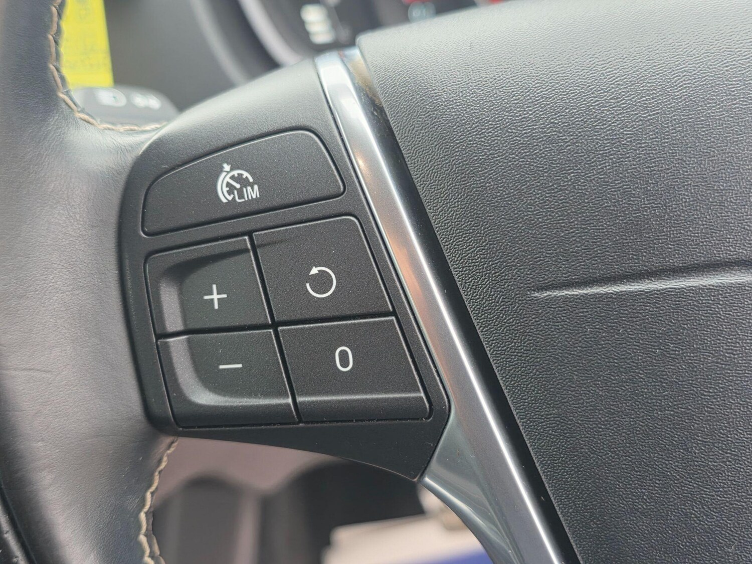 Used Volvo V40 2015 for sale - 78009484: Photo 30