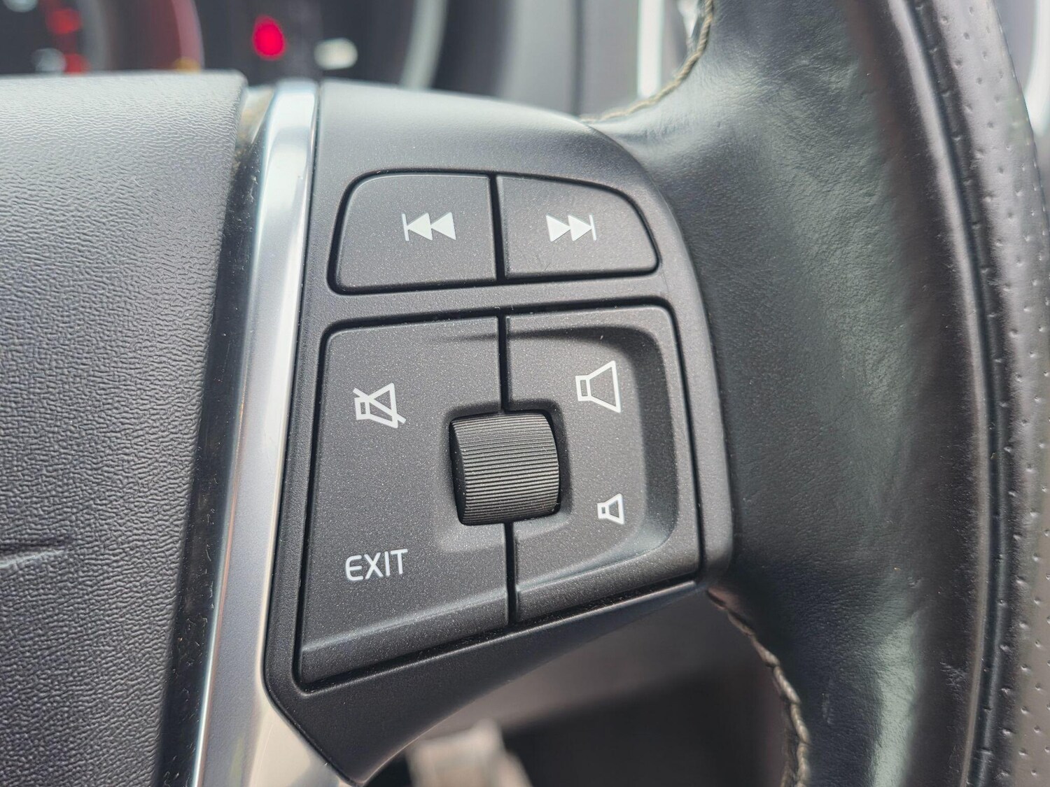 Used Volvo V40 2015 for sale - 78009484: Photo 31