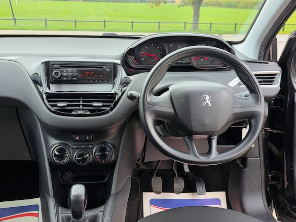 Used Peugeot 208 2013 for sale - 76310087: Photo 16