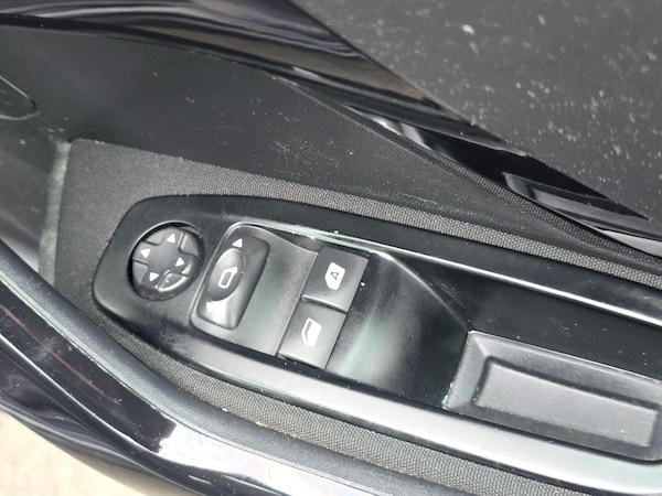 Used Peugeot 208 2013 for sale - 76310087: Photo 18