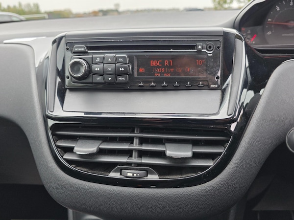 Used Peugeot 208 2013 for sale - 76310087: Photo 23