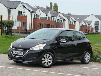 Used Peugeot 208 2013 for sale - 76310087: Photo