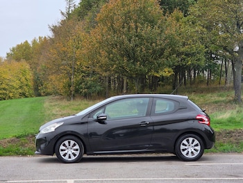 Used Peugeot 208 2013 for sale - 76310087: Photo
