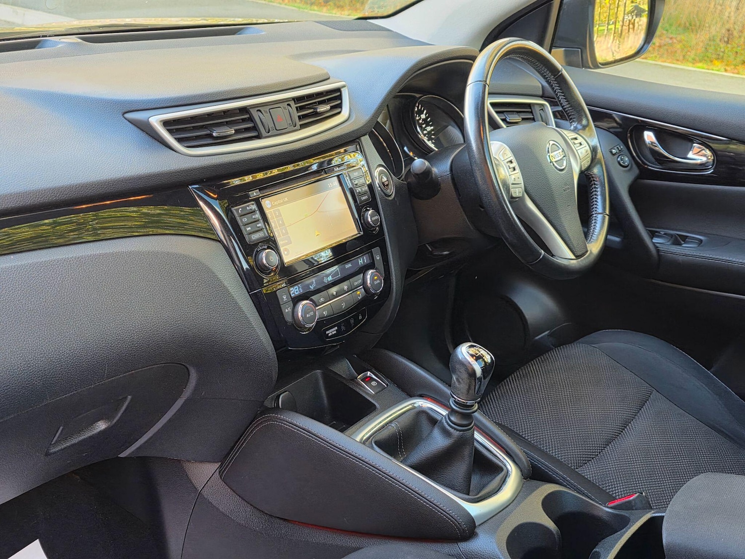 Used Nissan Qashqai 2015 for sale - 76372598: Photo 11