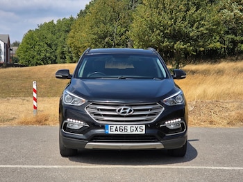 Used Hyundai Santa Fe 2016 for sale - 79355879: Photo