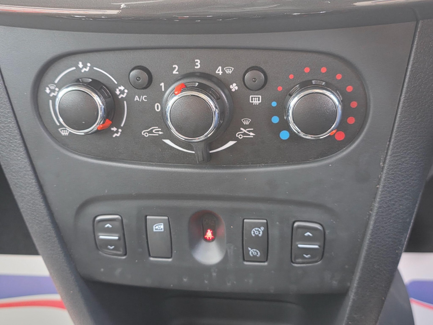 Used Dacia Sandero Stepway 2015 for sale - 77401418: Photo 26