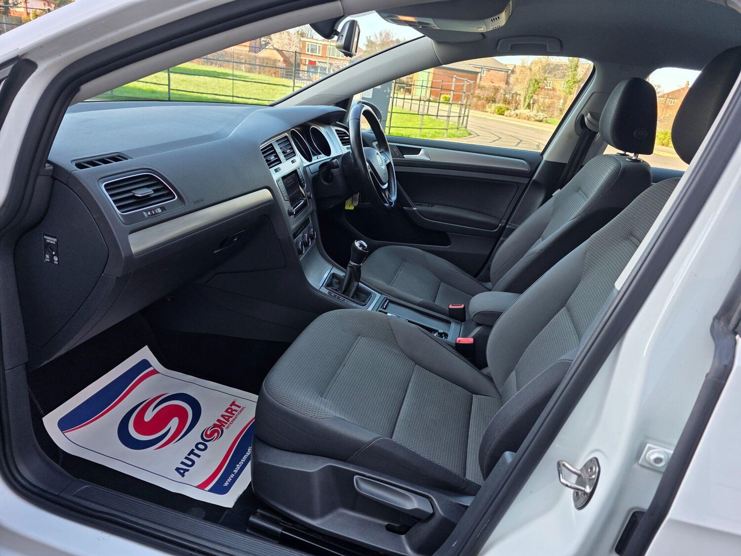 Used Volkswagen Golf 2014 for sale - 77755900: Photo 9