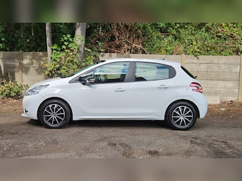 Used Peugeot 208 2013 for sale - 75891913: Photo