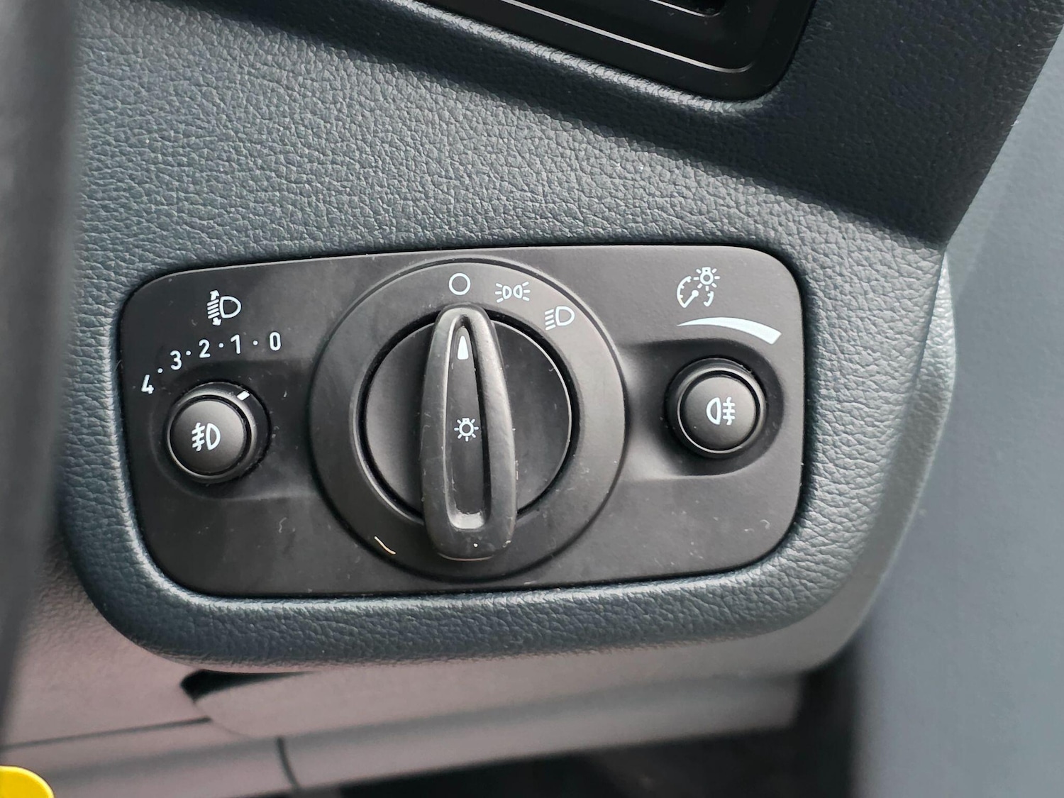 Used Ford C-Max 2015 for sale - 76552192: Photo 29