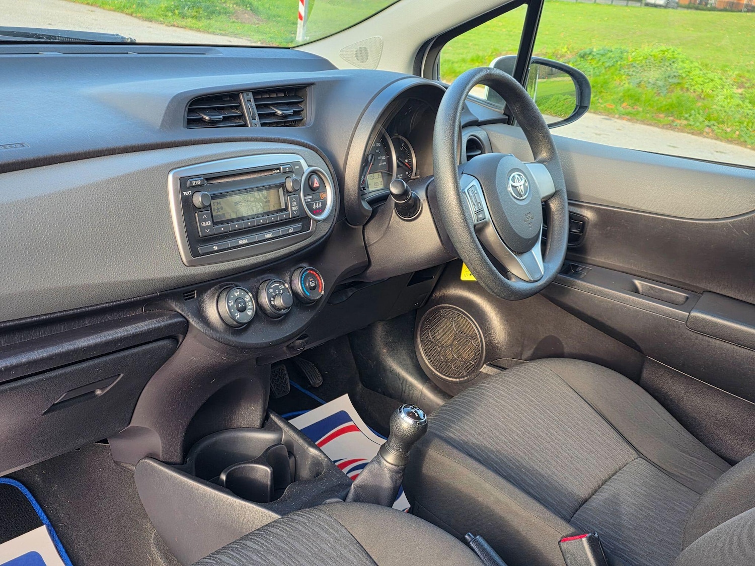 Used Toyota Yaris 2013 for sale - 76648161: Photo 11