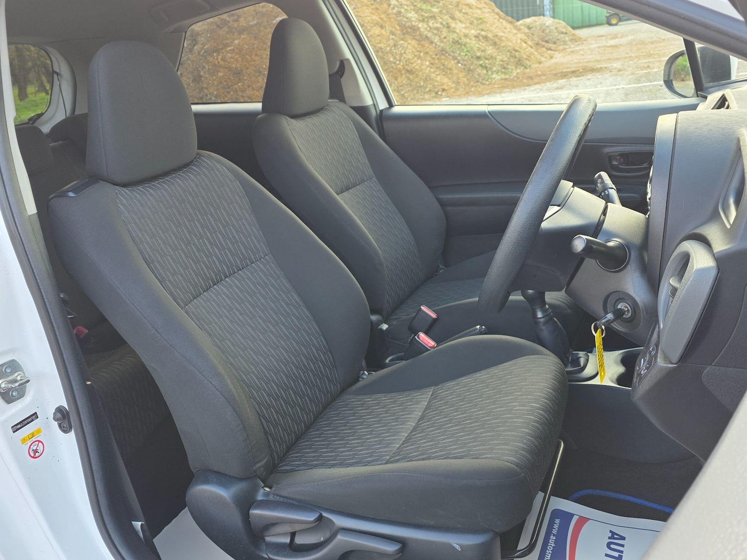 Used Toyota Yaris 2013 for sale - 76648161: Photo 20